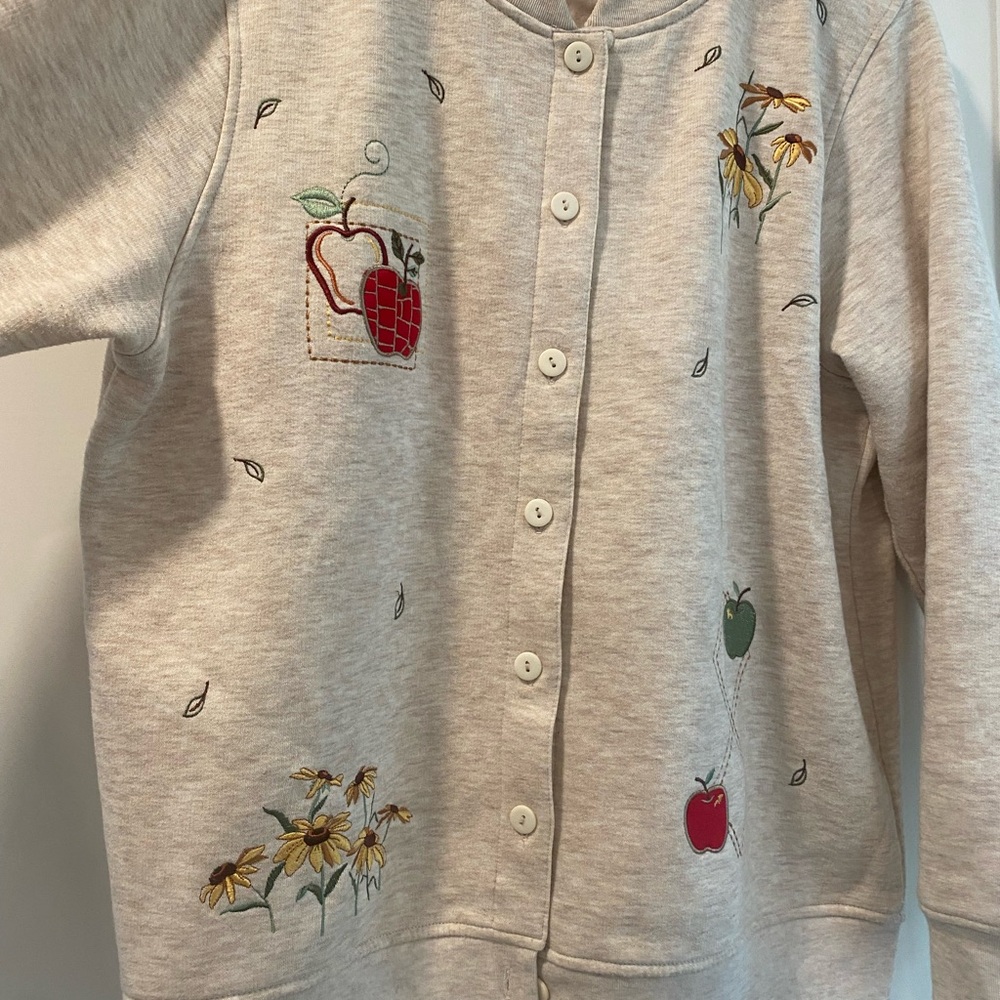 Vintage Apple & Sunflower Beige Cardigan with Embroidered Accents - Picture 4 of 4